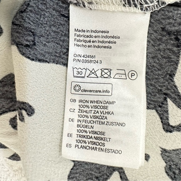 NWT H&M Short Sleeve Blouse With Black Horse Pattern Size 2 - Picture 7 of 7